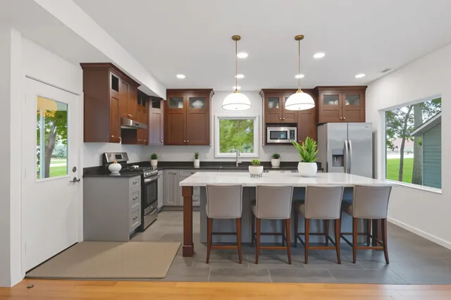 $375,000 | 277 Church Street, Crystal Lake, IL 60014