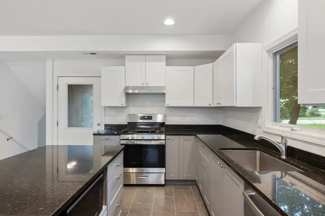 $375,000 | 277 Church Street, Crystal Lake, IL 60014