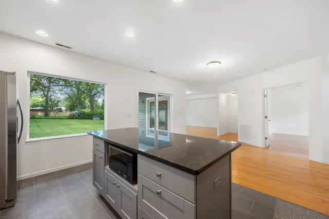 $375,000 | 277 Church Street, Crystal Lake, IL 60014