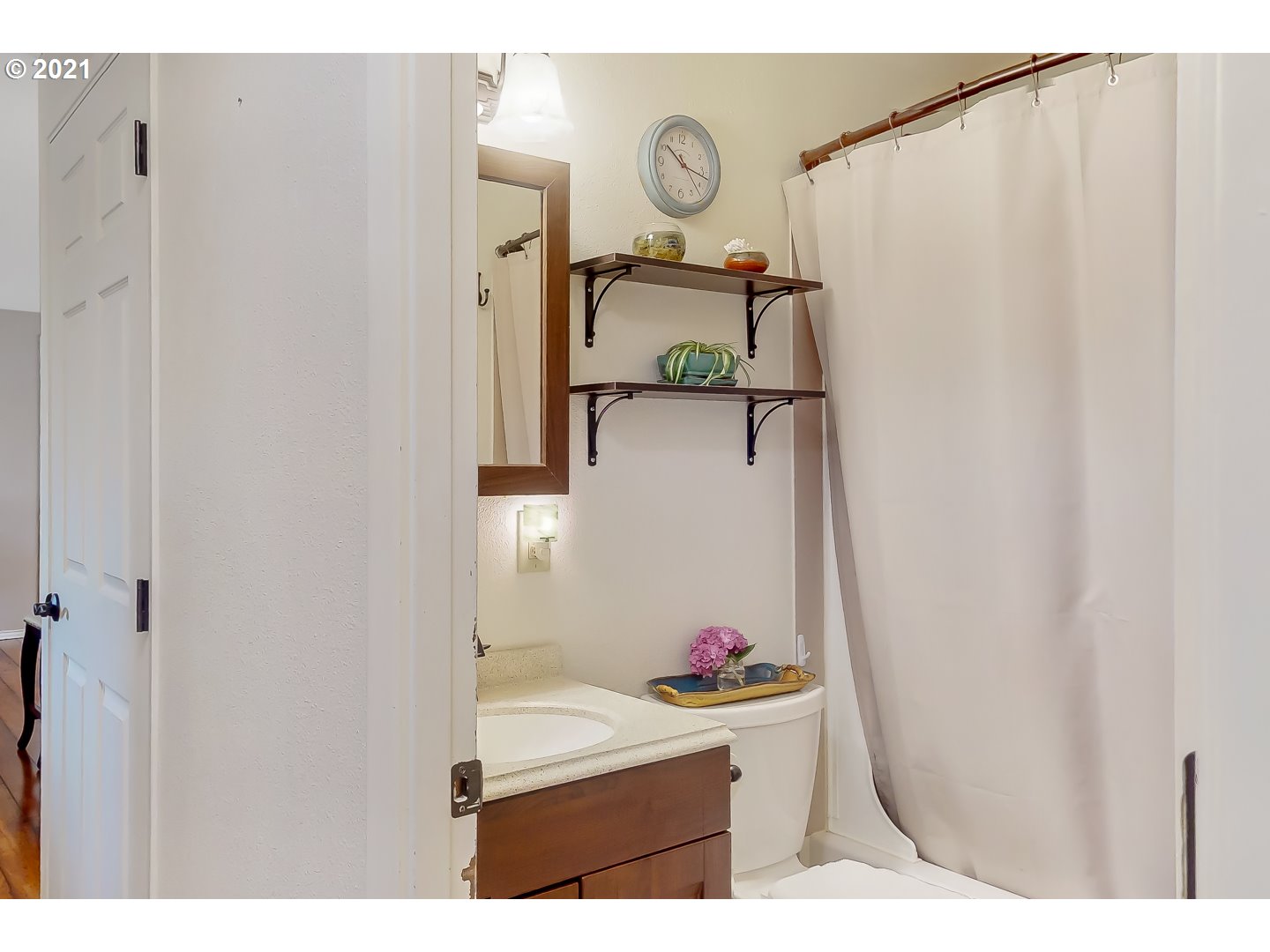 2486 York Street Eugene, OR 97404 - Photo 20 of 31 a bathroom with a sink and a mirror