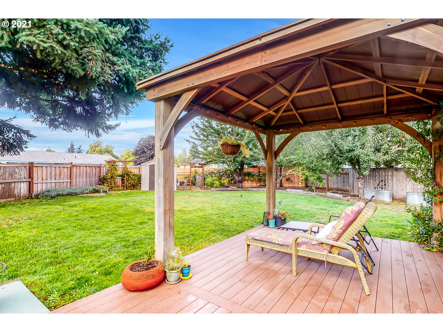 2486 York Street Eugene, OR 97404 - Photo 27 of 31 a view of a patio with table and chairs under an umbrella