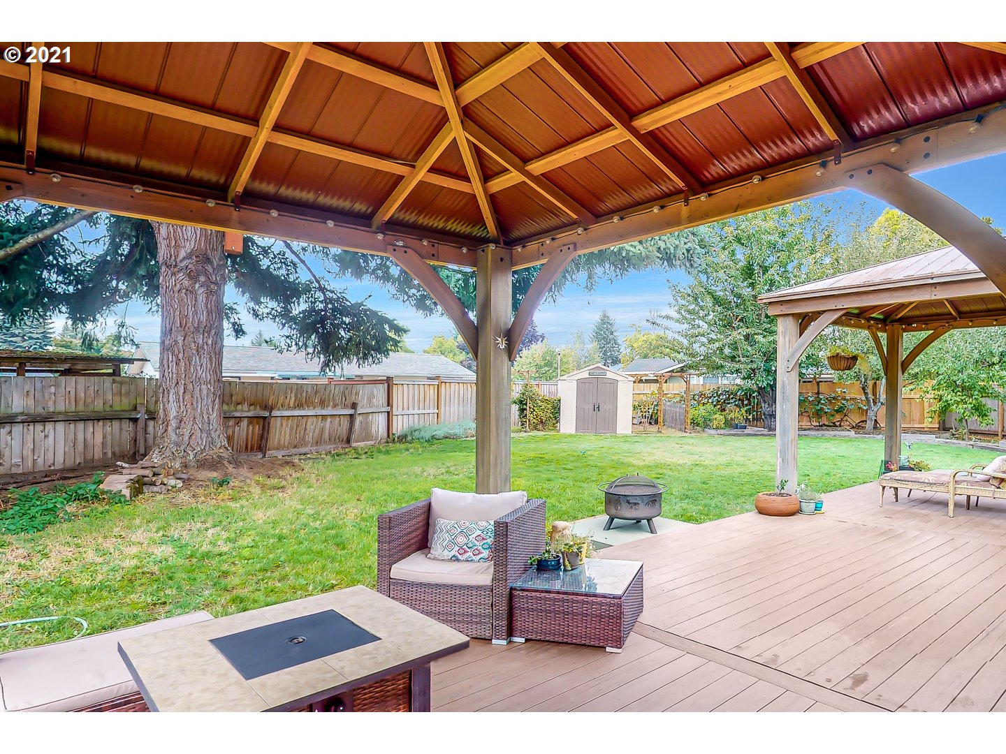 2486 York Street Eugene, OR 97404 - Photo 28 of 31 a view of a backyard with plants and a backyard