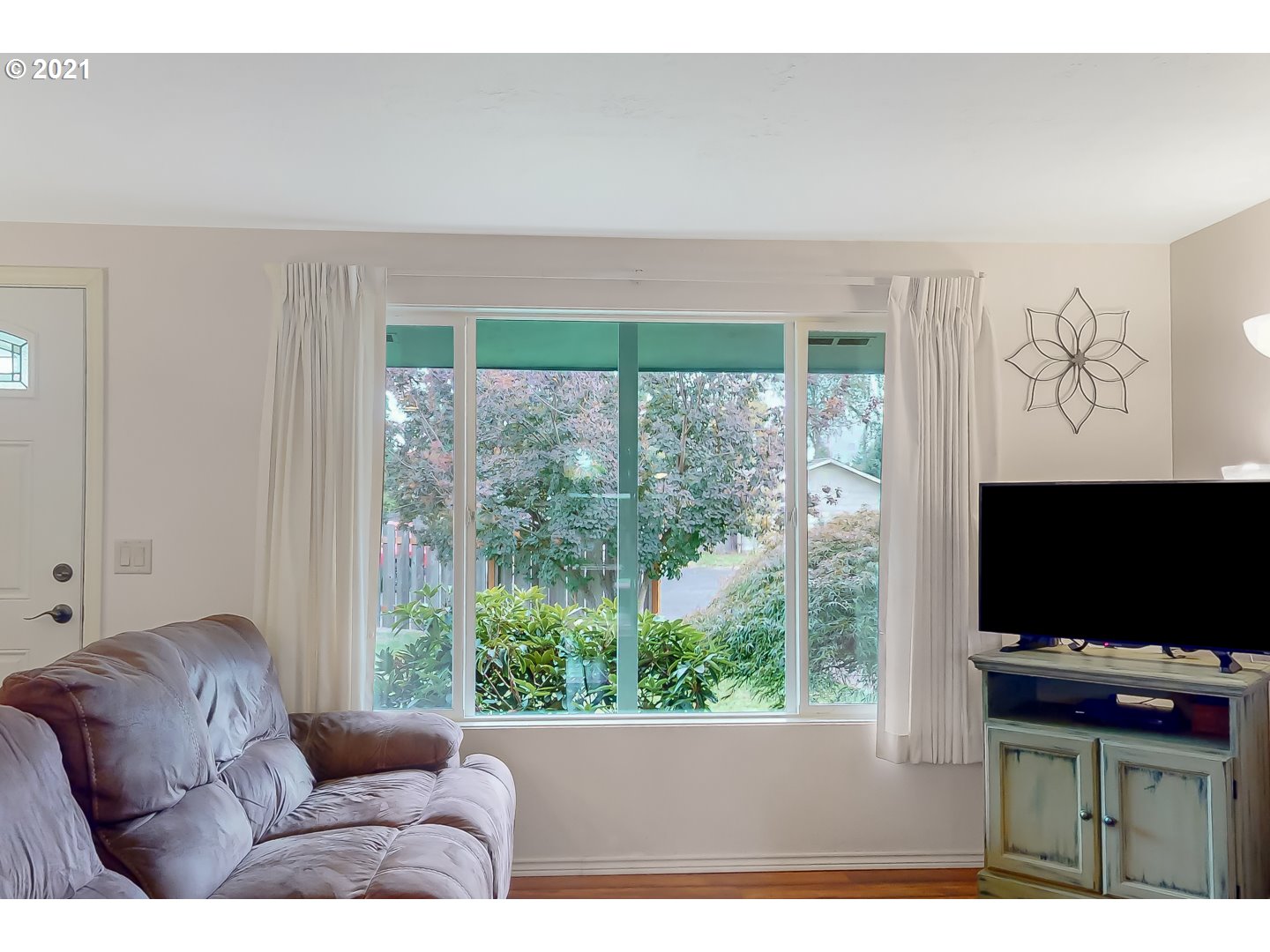 2486 York Street Eugene, OR 97404 - Photo 3 of 31 a living room with furniture and a flat screen tv