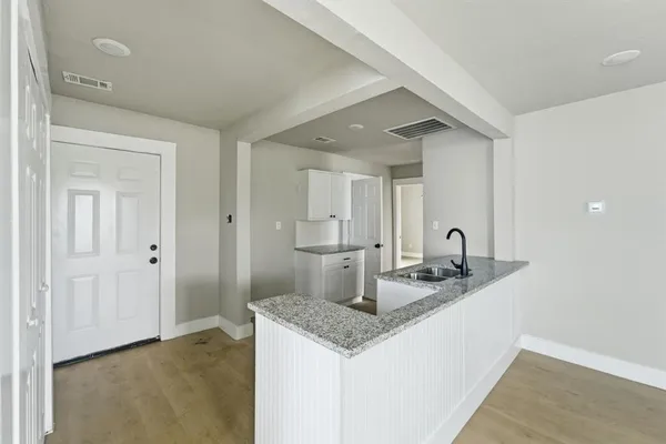 $1,700 | 1511 Southerland Avenue, Dallas, TX 75203