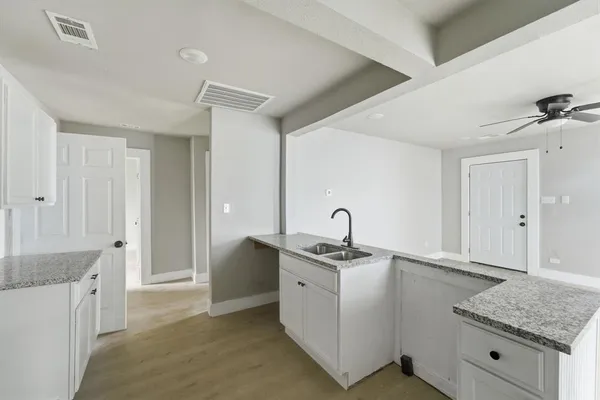 $1,700 | 1511 Southerland Avenue, Dallas, TX 75203