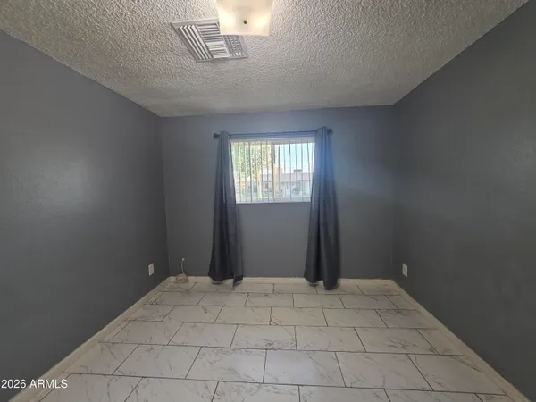 $1,950 | 4950 West Stella Avenue, Glendale, AZ 85301
