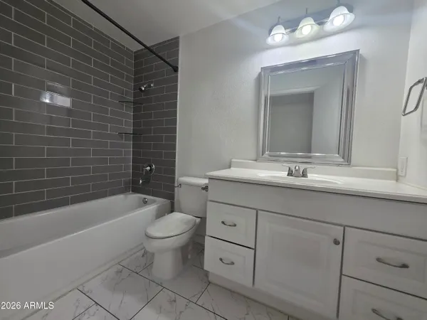 $1,950 | 4950 West Stella Avenue, Glendale, AZ 85301