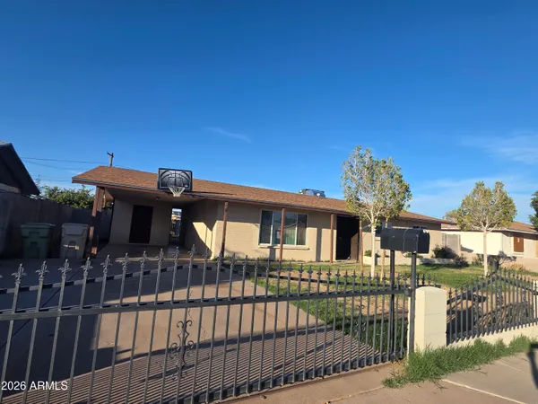 $1,950 | 4950 West Stella Avenue, Glendale, AZ 85301