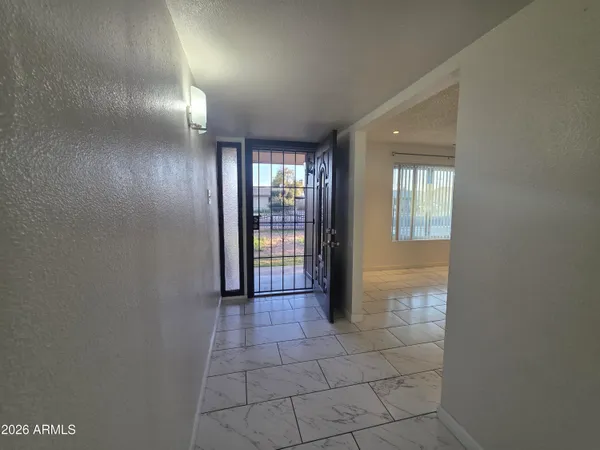 $1,950 | 4950 West Stella Avenue, Glendale, AZ 85301