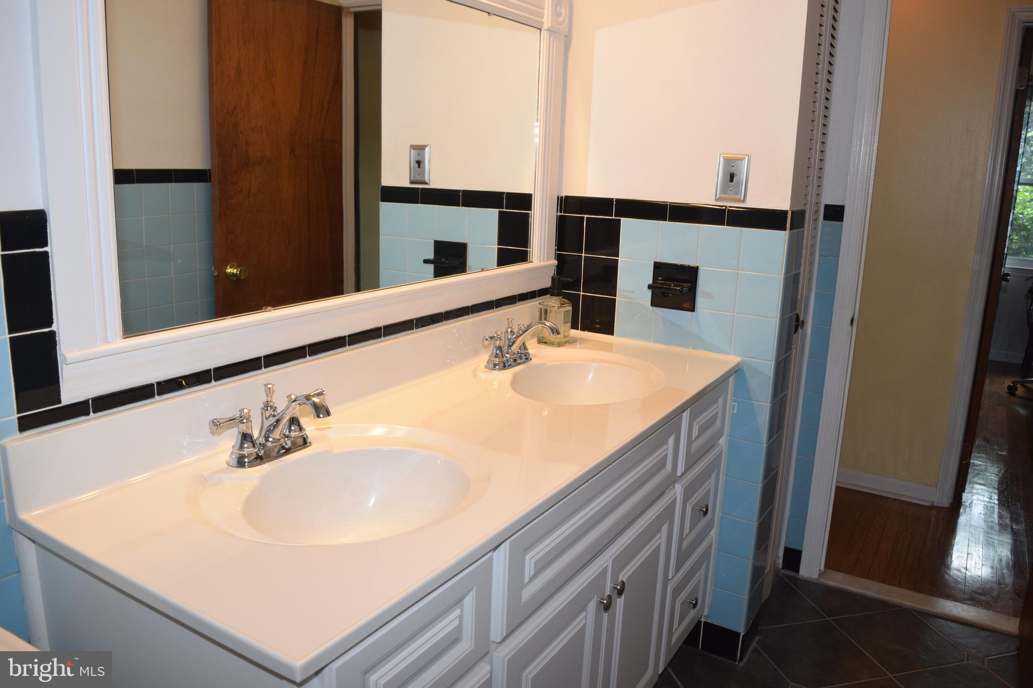 1700 Pin Oak Road Williamstown, NJ 08094 - Photo 13 of 44 Hall Bath (double Sinks)