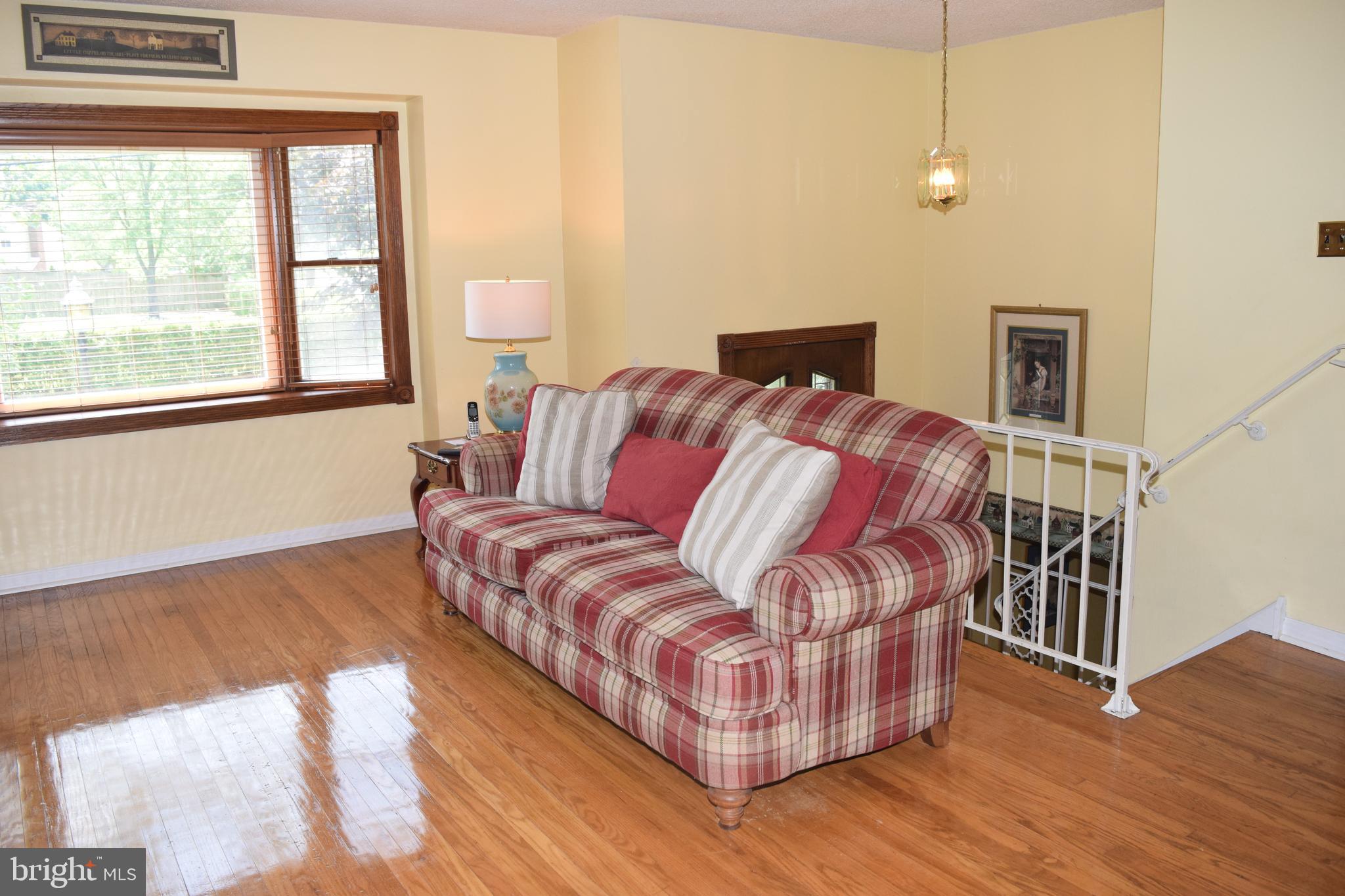 1700 Pin Oak Road Williamstown, NJ 08094 - Photo 4 of 44 Living Room