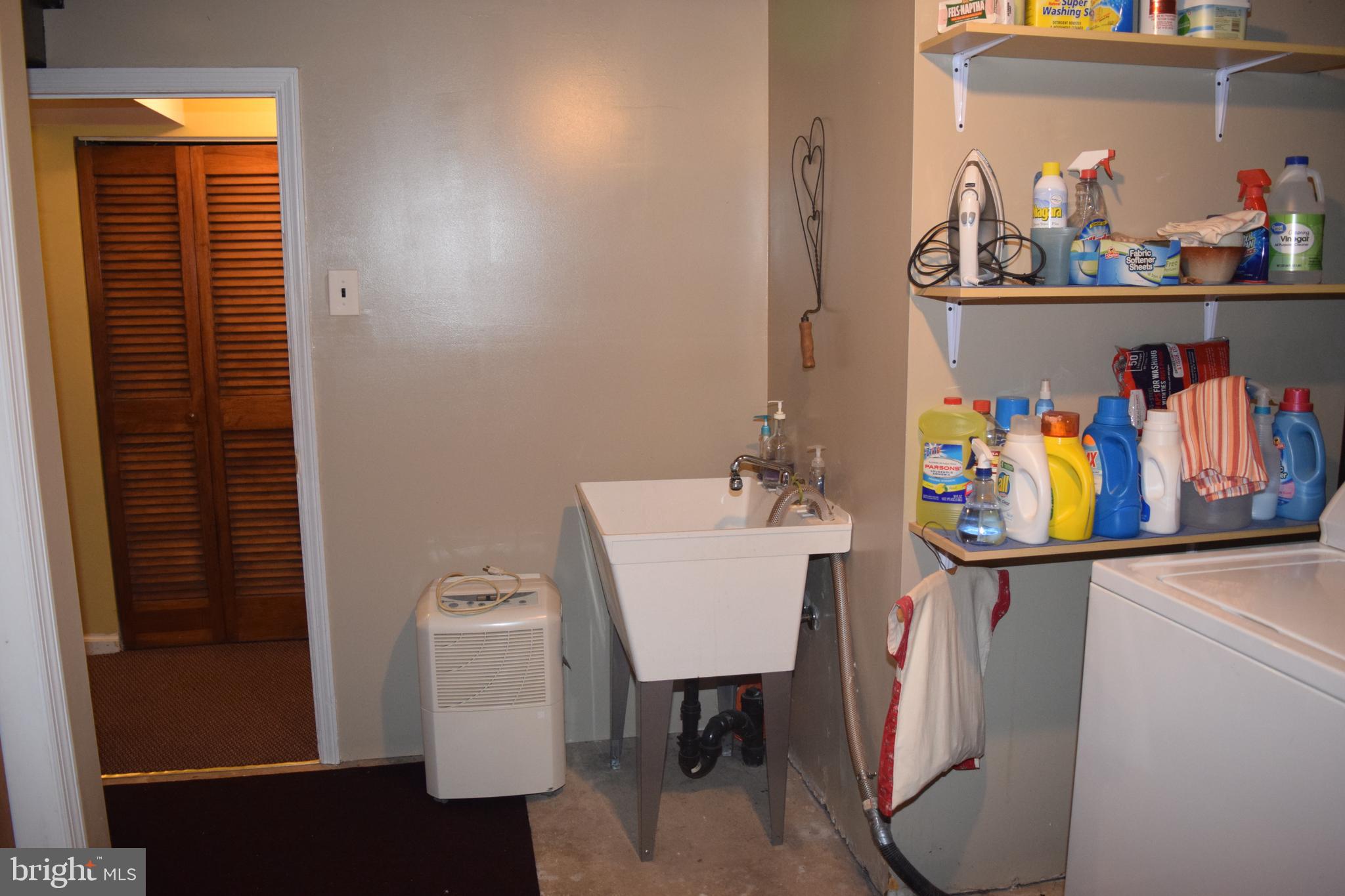 1700 Pin Oak Road Williamstown, NJ 08094 - Photo 32 of 44 Laundry Room (Wash Tub)