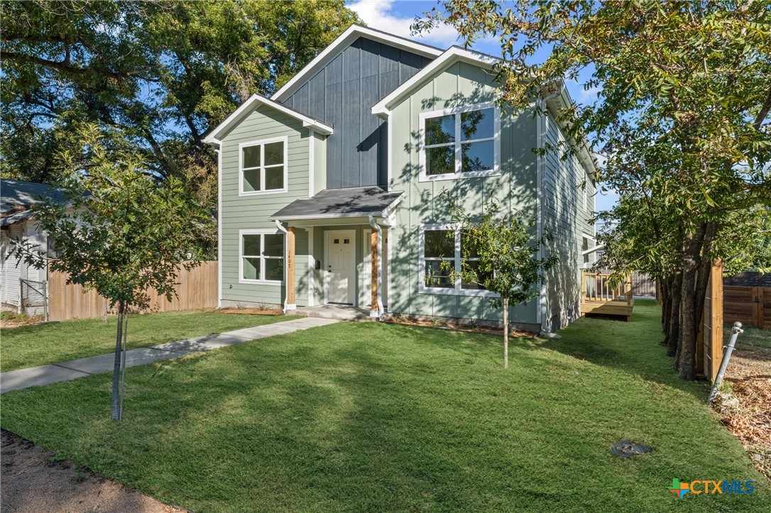 1407 South 5th Street Temple, TX 76504 - Photo 4 of 33 a front view of a house with a garden