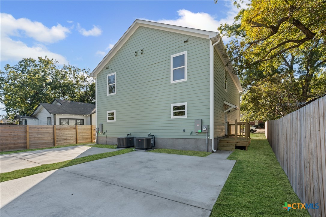 1407 South 5th Street Temple, TX 76504 - Photo 5 of 33 a view of a house with a backyard