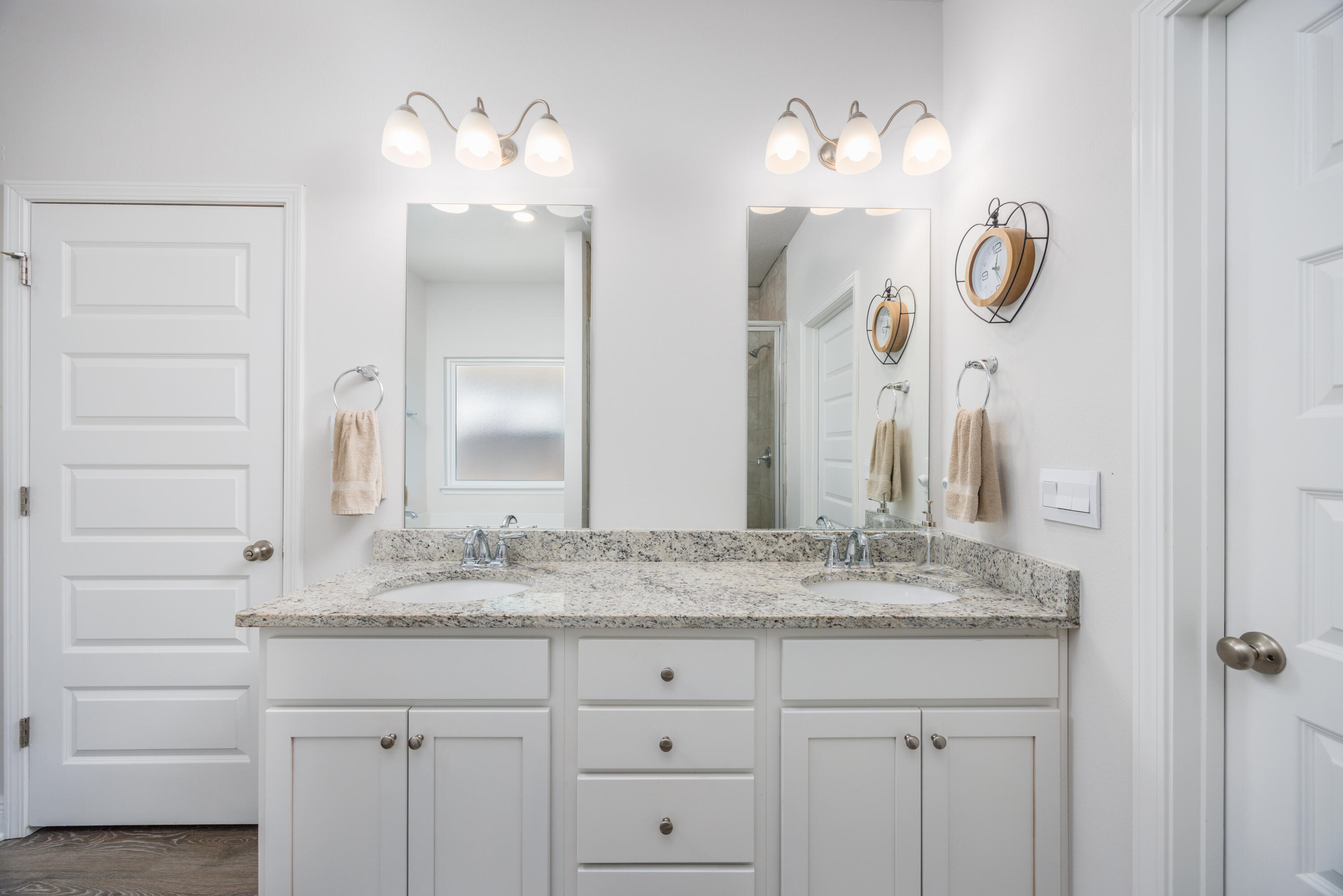 193 Perimeter Place Freeport, FL 32439 - Photo 28 of 43 a bathroom with a sink vanity and a mirror