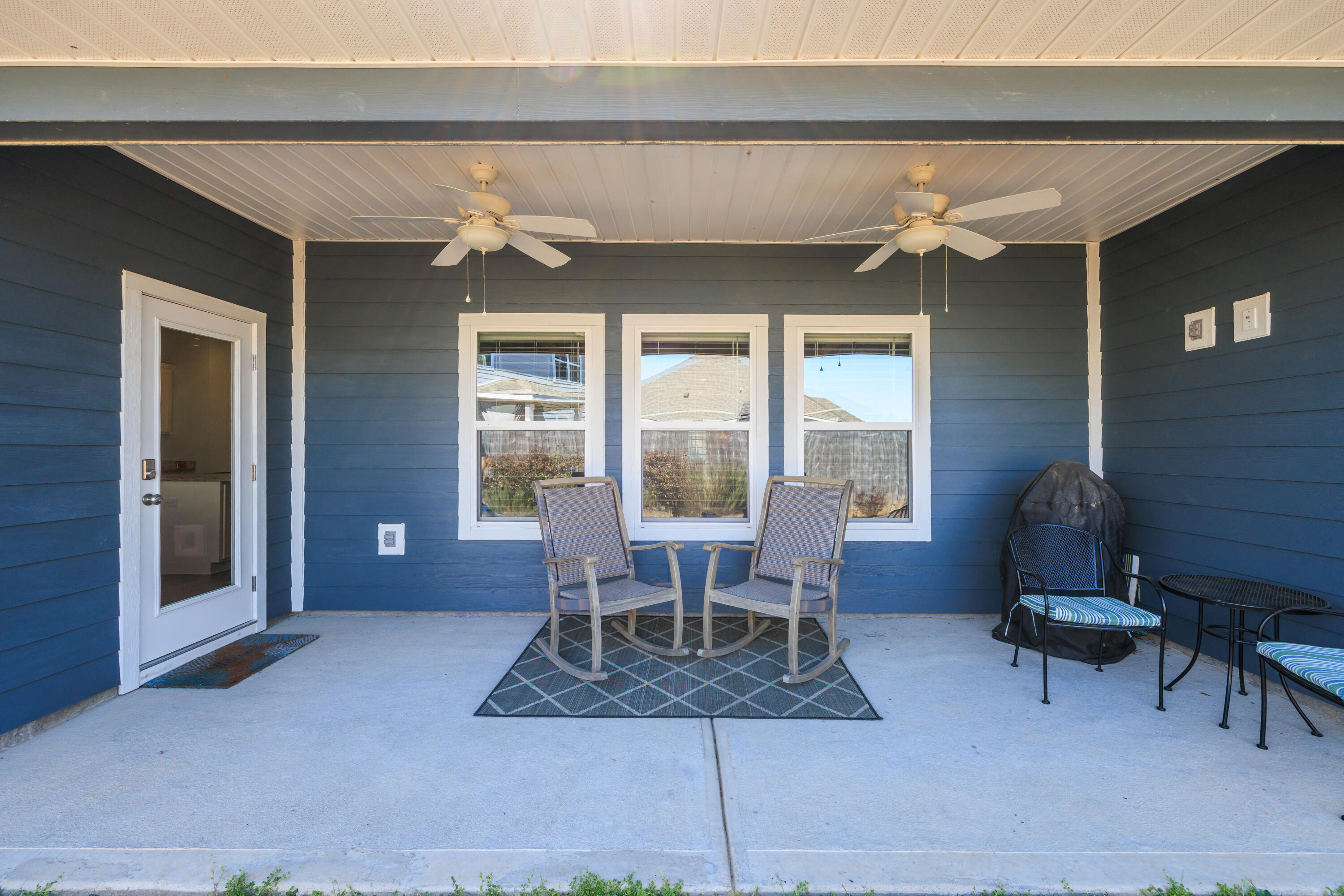 193 Perimeter Place Freeport, FL 32439 - Photo 30 of 43 a dining room with furniture a chandelier and wooden floor