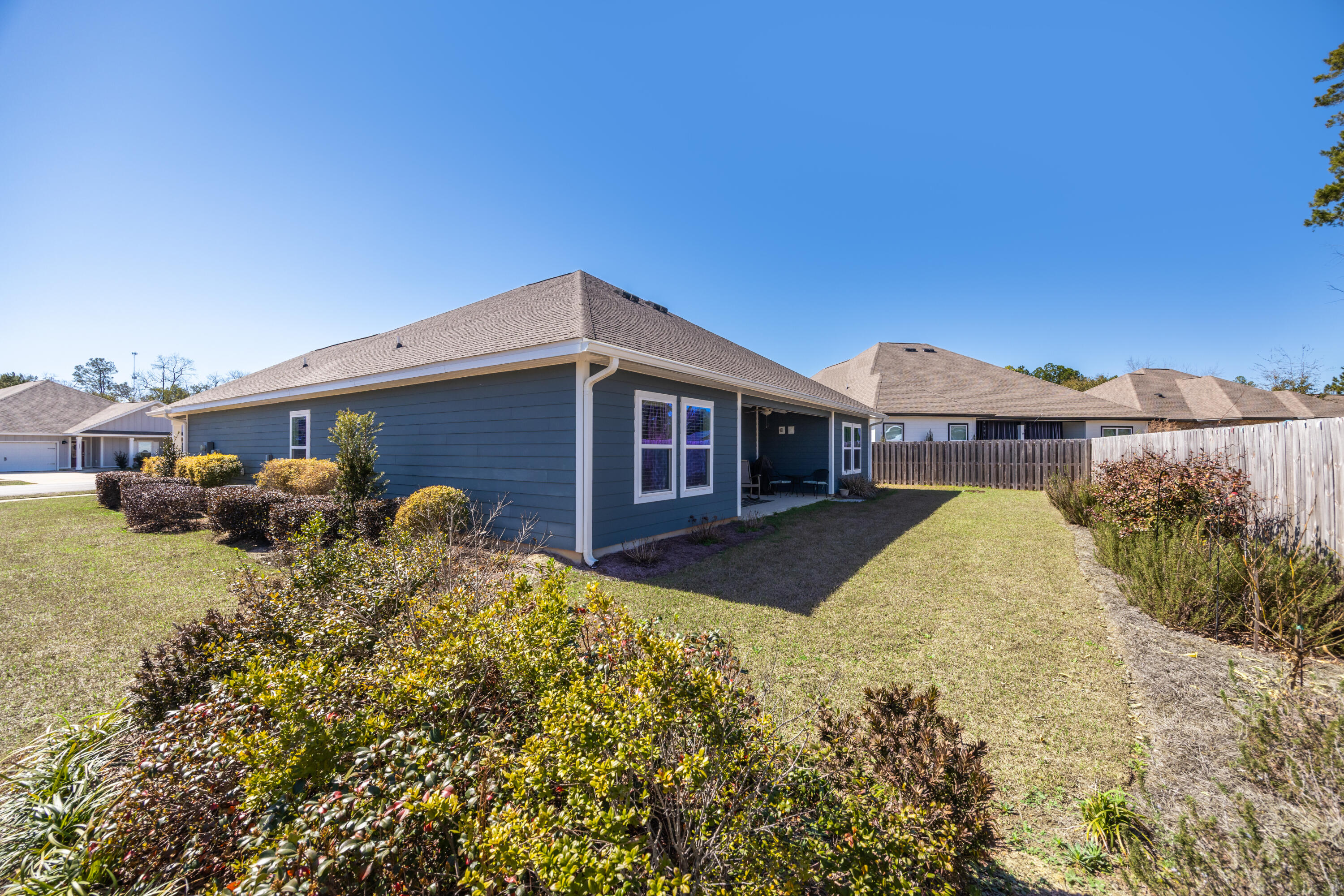 193 Perimeter Place Freeport, FL 32439 - Photo 42 of 43 a view of a house with a outdoor space