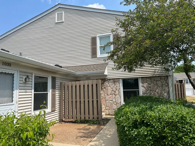 $2,200 | 1033 Glouchester Harbor, Unit 3602, Schaumburg, IL 60193