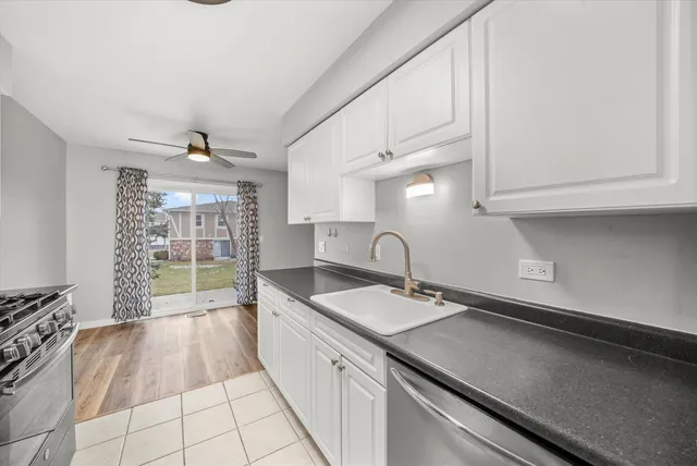 $2,200 | 1033 Glouchester Harbor, Unit 3602, Schaumburg, IL 60193