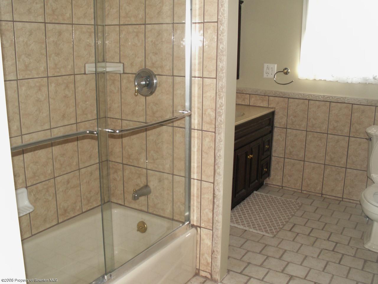 0 Rr 1 Meshoppen, PA 18630 - Photo 17 of 25 a bathroom with a bathtub