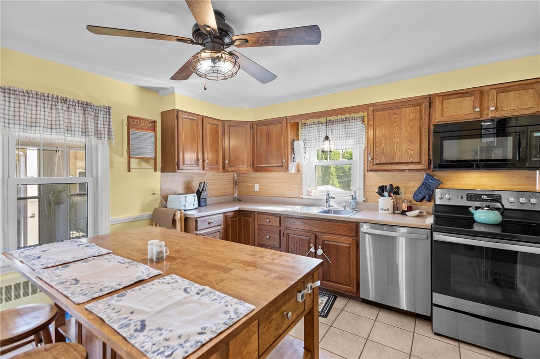 131 Andrews Street Woonsocket, RI 02895 - Photo 5 of 33 Gallery Image 5