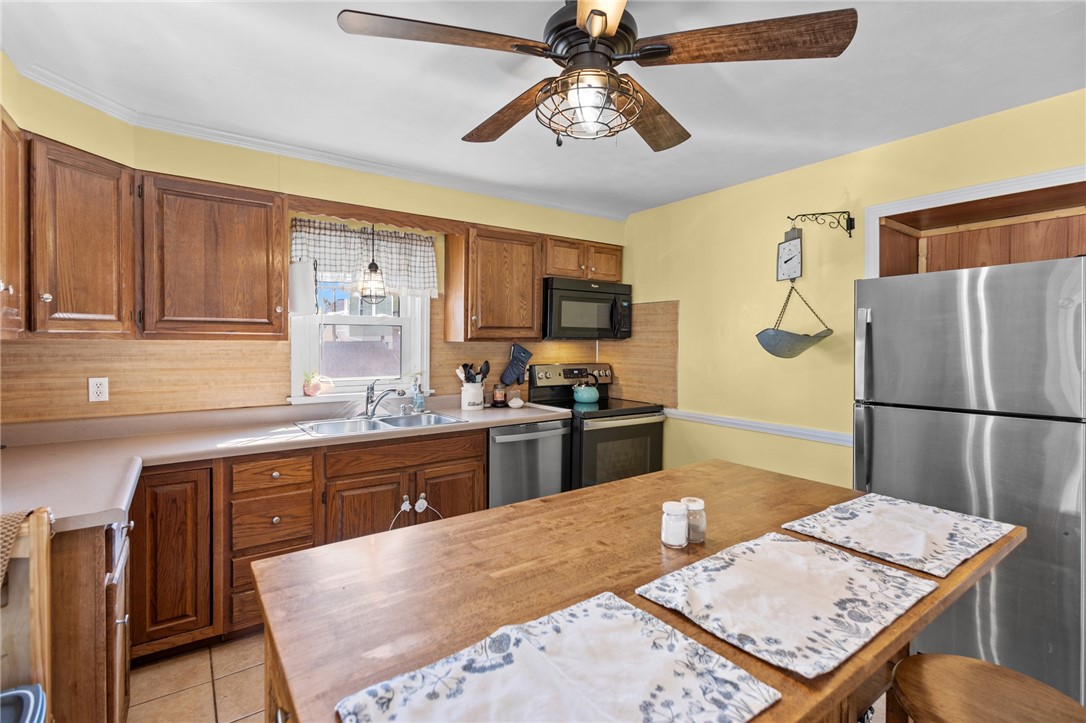 131 Andrews Street Woonsocket, RI 02895 - Photo 6 of 33 Gallery Image 6