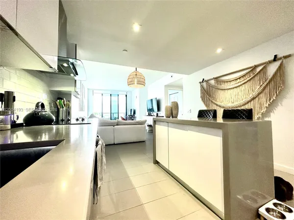 $3,350 | 1600 Northeast 1st Avenue, Unit 3412, Miami, FL 33132