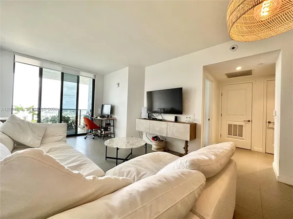 $3,350 | 1600 Northeast 1st Avenue, Unit 3412, Miami, FL 33132