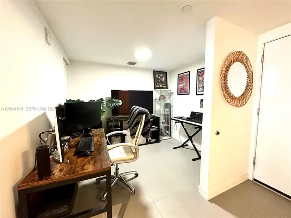 $3,350 | 1600 Northeast 1st Avenue, Unit 3412, Miami, FL 33132