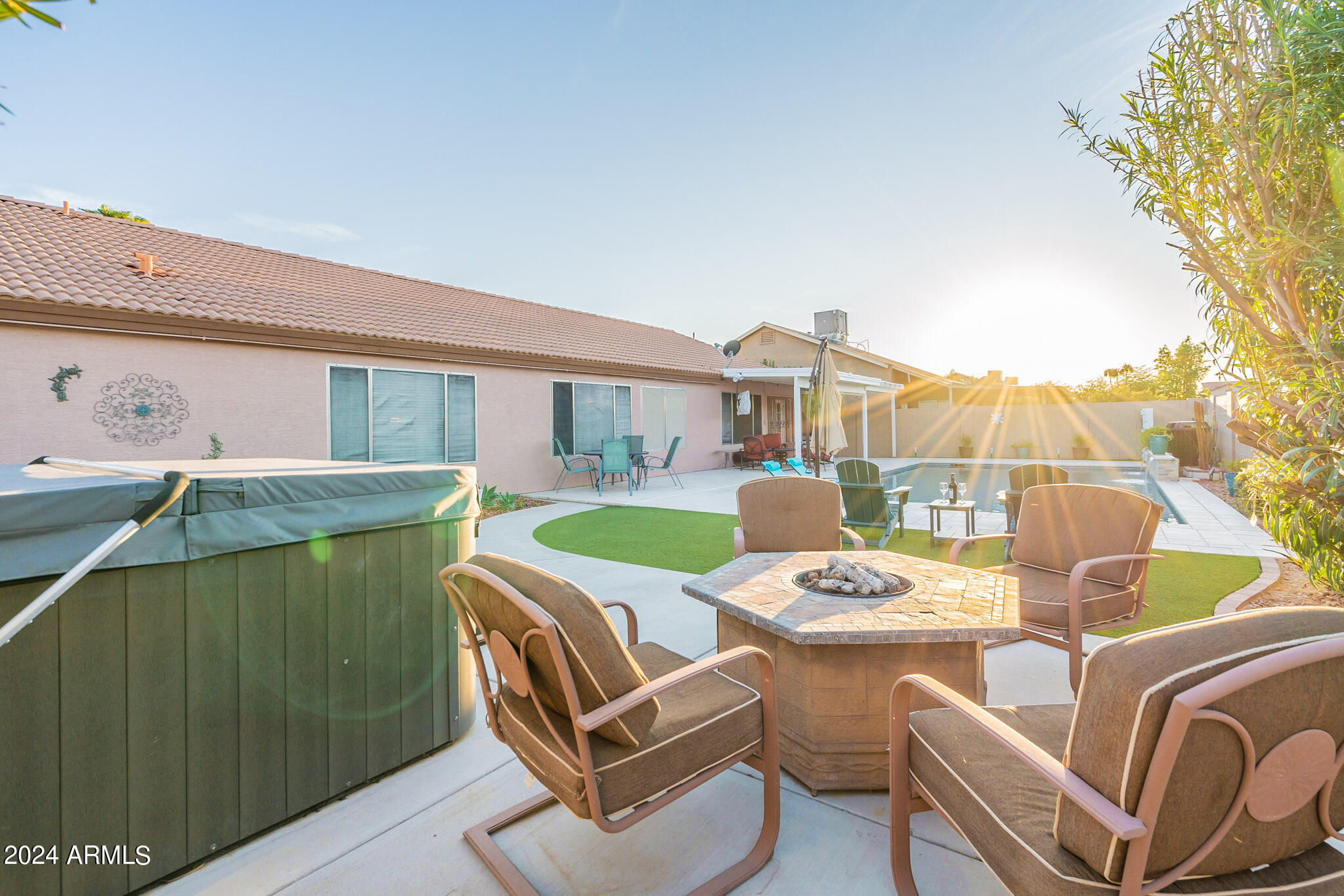 1808 East Darrel Road Phoenix, AZ 85042 - Photo 10 of 46 Seating Area next to SPA