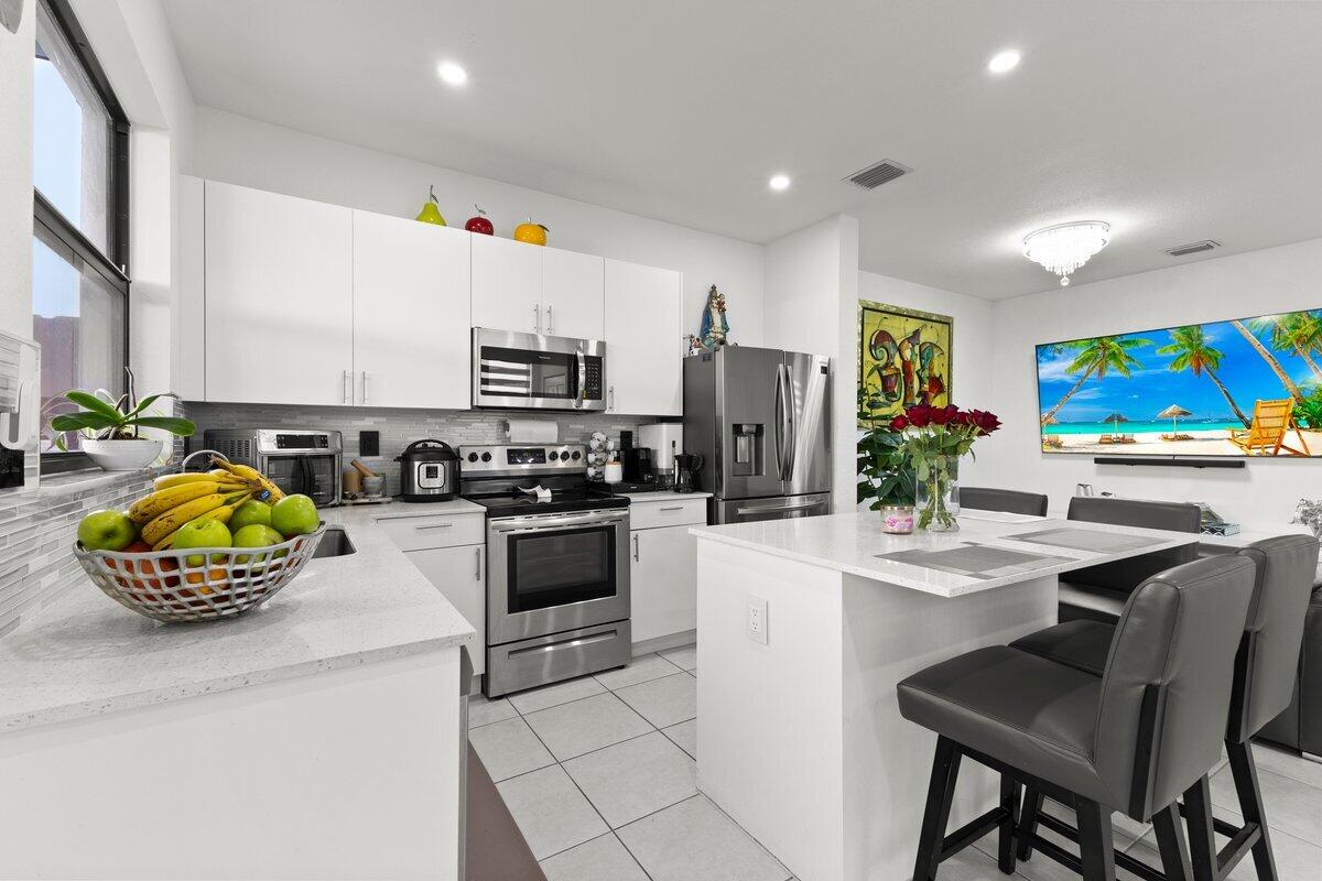 23426 Southwest 127th Place Homestead, FL 33032 - Photo 8 of 24 424A1278