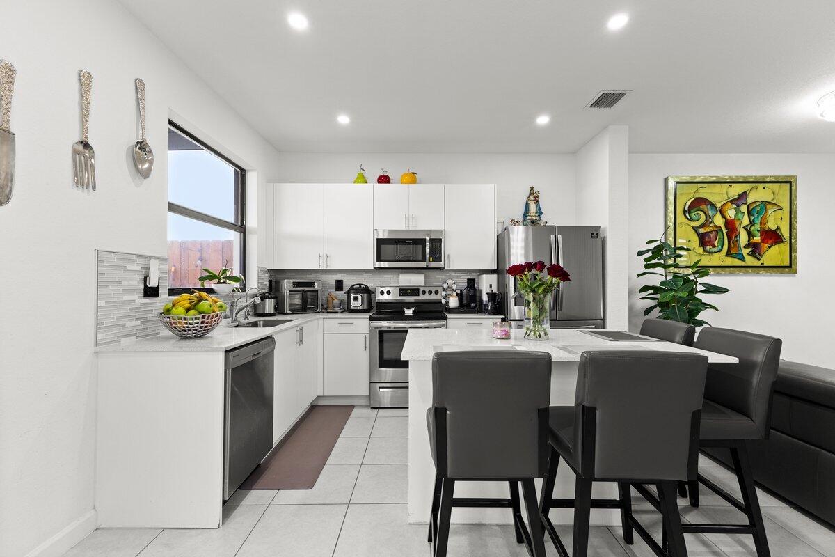 23426 Southwest 127th Place Homestead, FL 33032 - Photo 9 of 24 424A1273 (1)