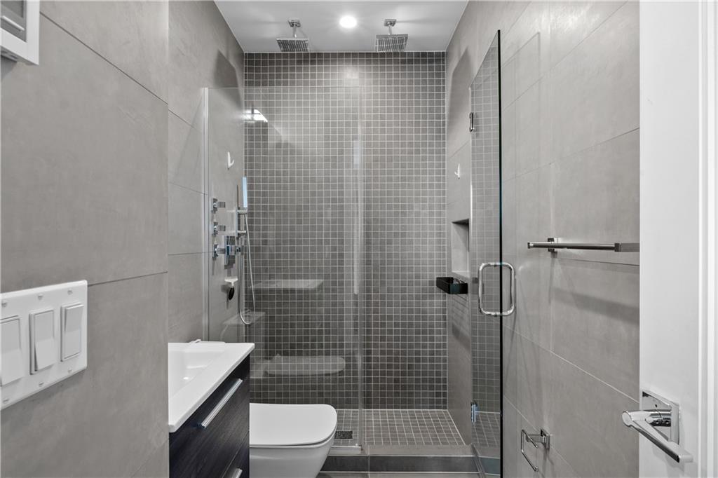 139 Grove Street, Unit 4F Brooklyn, NY 11221 - Photo 13 of 23 a bathroom with a toilet and shower