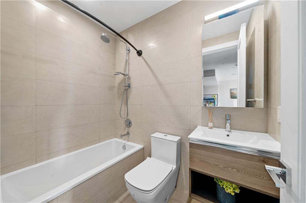 139 Grove Street, Unit 4F Brooklyn, NY 11221 - Photo 16 of 23 a bathroom with a sink a toilet and a bathtub