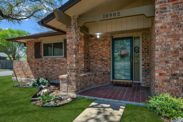 $1,950 | 10902 Grand Haven Drive, San Antonio, TX 78239