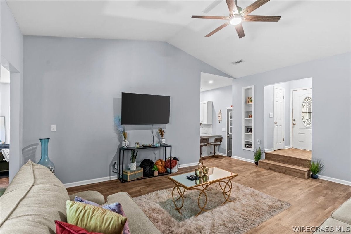 613 Chickasaw Road Enterprise, AL 36330 - Photo 4 of 29 Living room