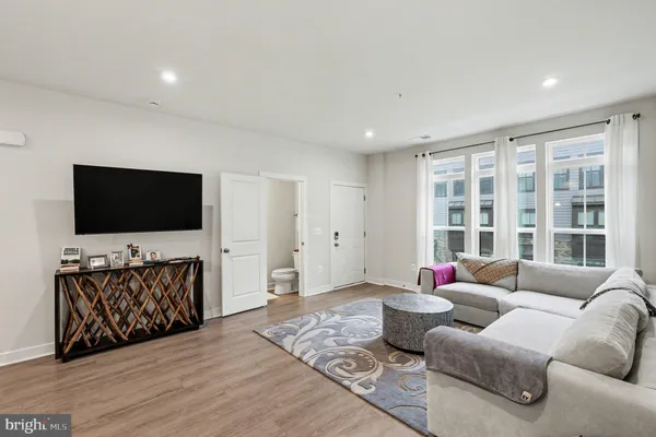 $3,200 | 17414 Southern Shrs Drive, Dumfries, VA 22026