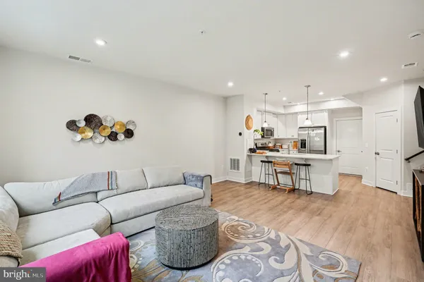 $3,200 | 17414 Southern Shrs Drive, Dumfries, VA 22026