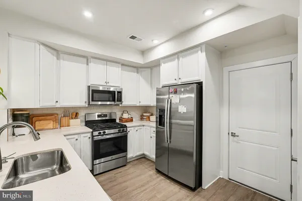 $3,200 | 17414 Southern Shrs Drive, Dumfries, VA 22026