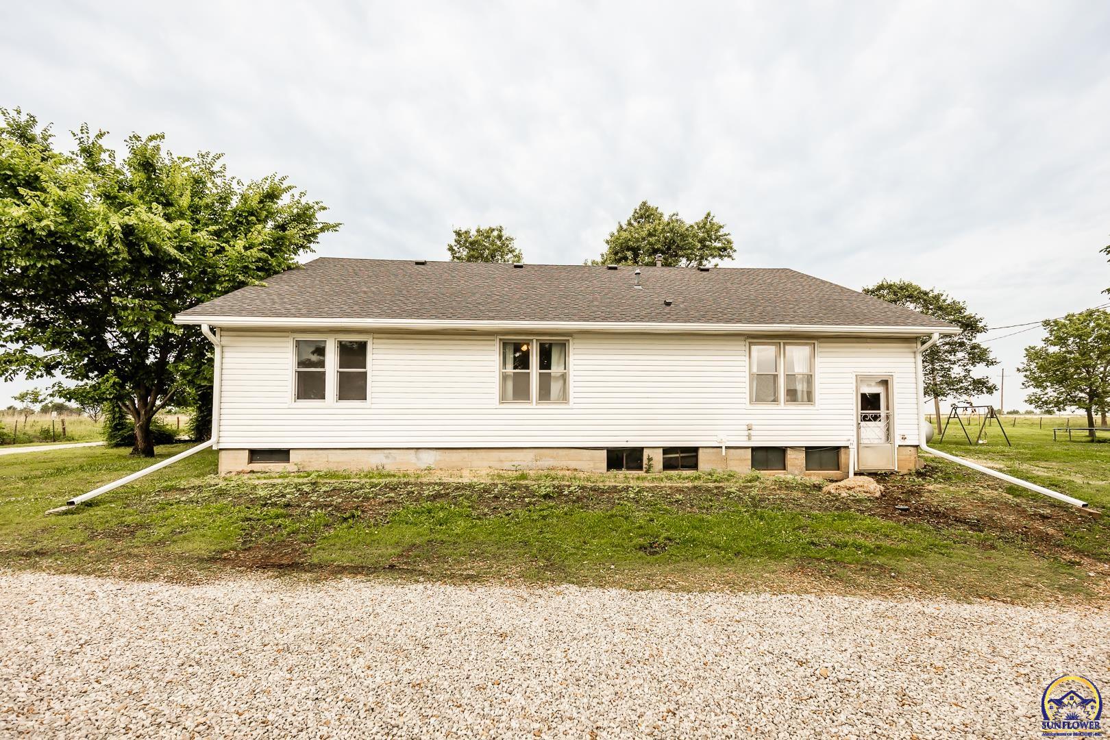 2626 Rd F Americus, KS 66835 - Photo 5 of 70