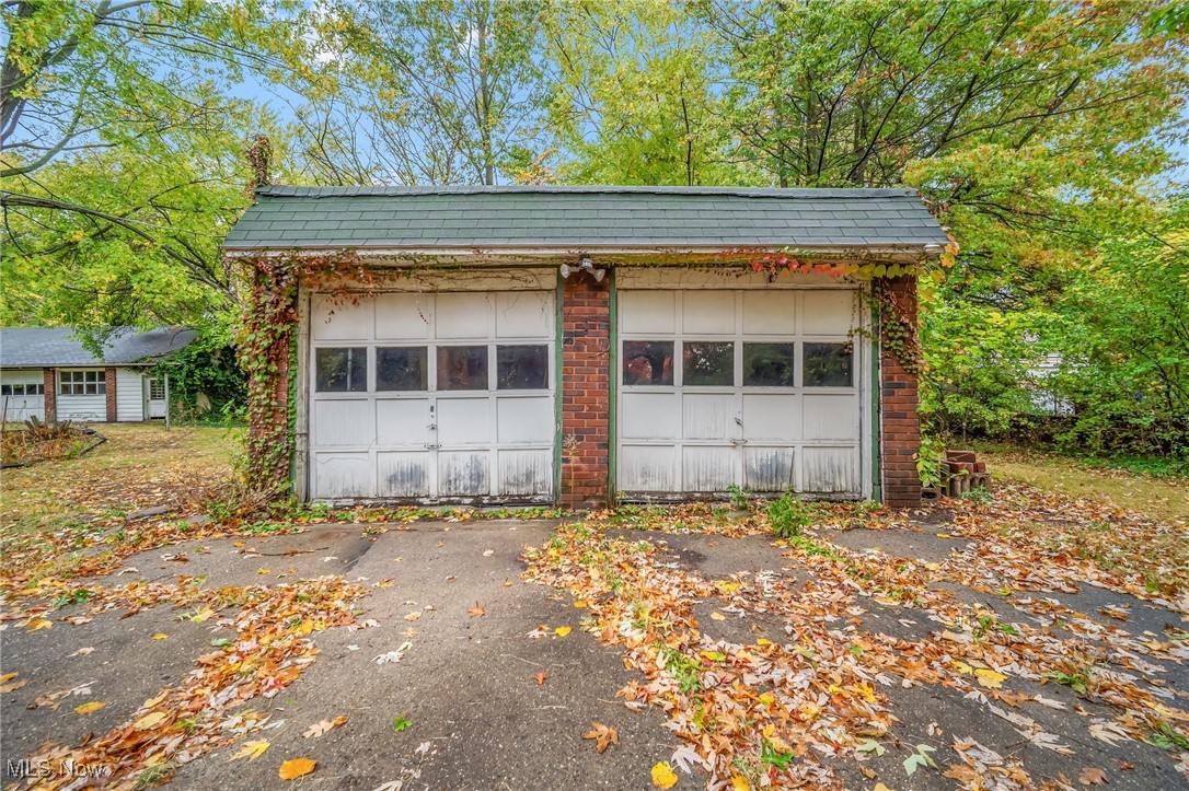 14608 Triskett Road Cleveland, OH 44111 - Photo 23 of 31 View of detached 2-car garage