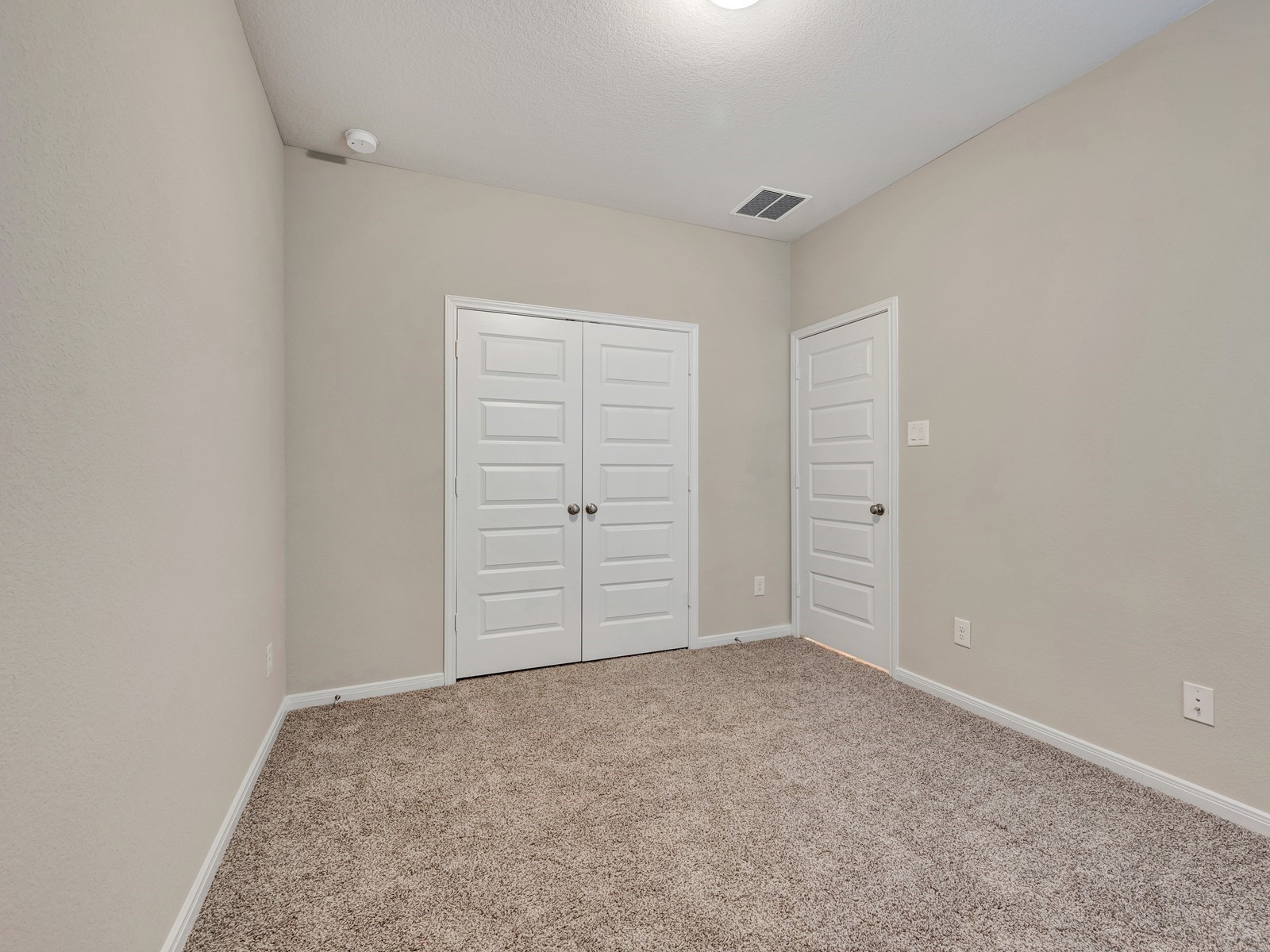 388 Sunrise Rnch Drive Montgomery, TX 77316 - Photo 18 of 27 Photo is not of the actual home, but is an inspirational photo of builder’s model home and may depict options, furnishings, and/or decorator features that are not included