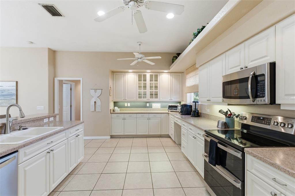 974 Rotonda Circle Rotonda West, FL 33947 - Photo 11 of 34