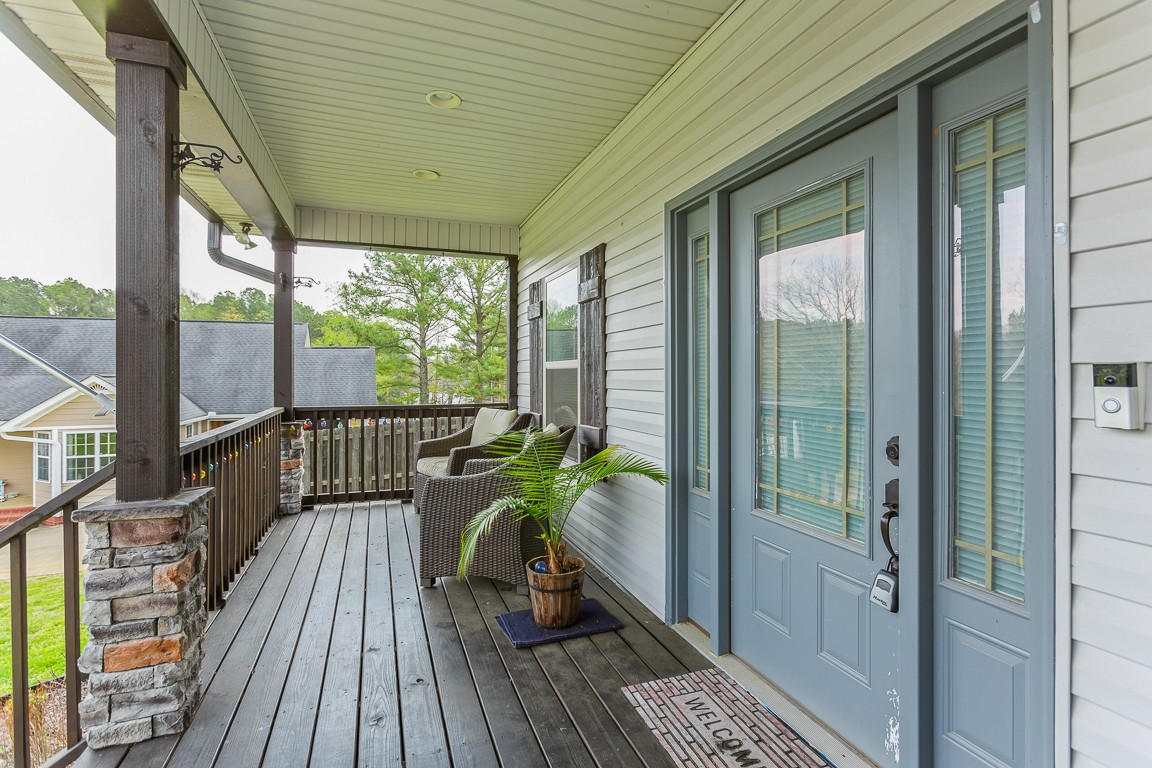 714 Pebble Point Road Lebanon, TN 37087 - Photo 5 of 45 a balcony with wooden floor table and chairs
