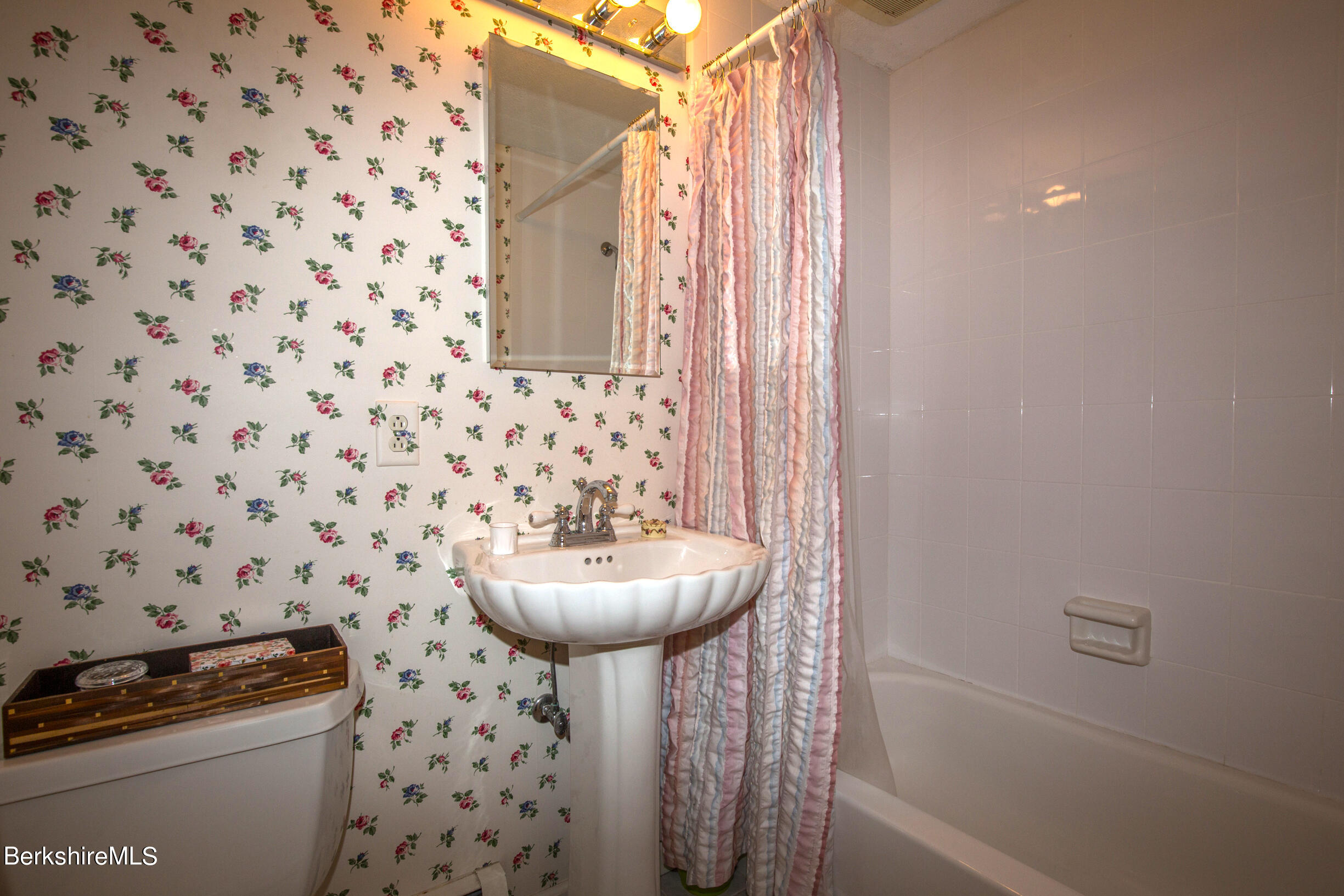 17 Westminster Road Lenox, MA 01240 - Photo 21 of 33 primary bath