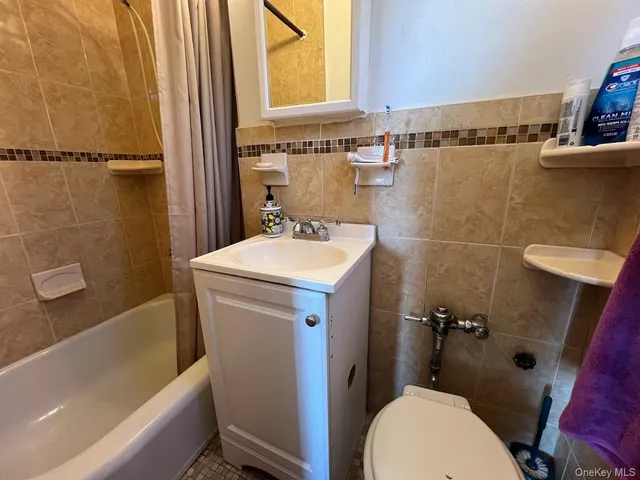 $318,000 | 1425 Thieriot Avenue, Unit 5L | Stratton Park