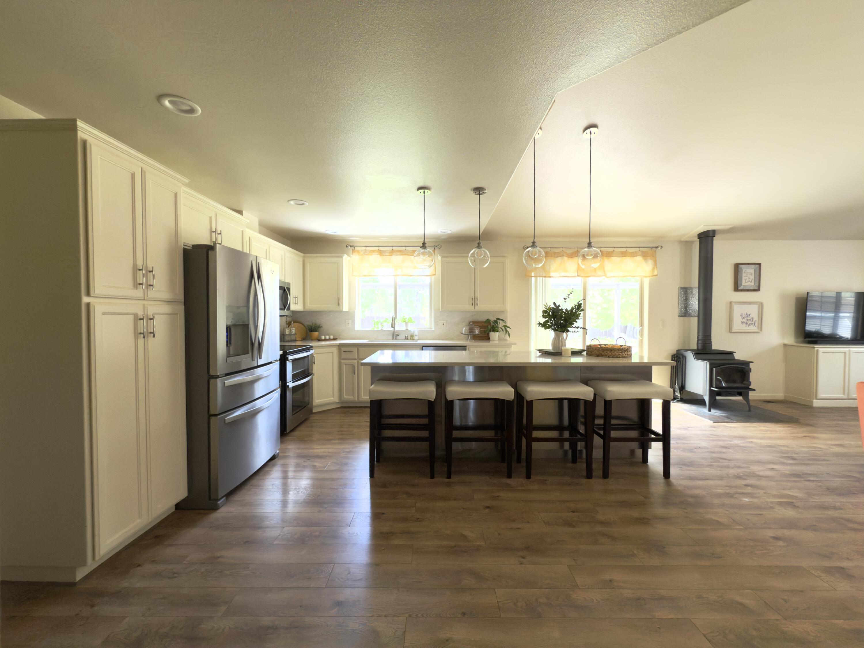 16923 Torrance Road Bend, OR 97707 - Photo 6 of 42 IMG_3693