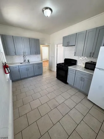 $1,900 | 149 Brookside Avenue, Unit 2, Irvington, NJ 07111