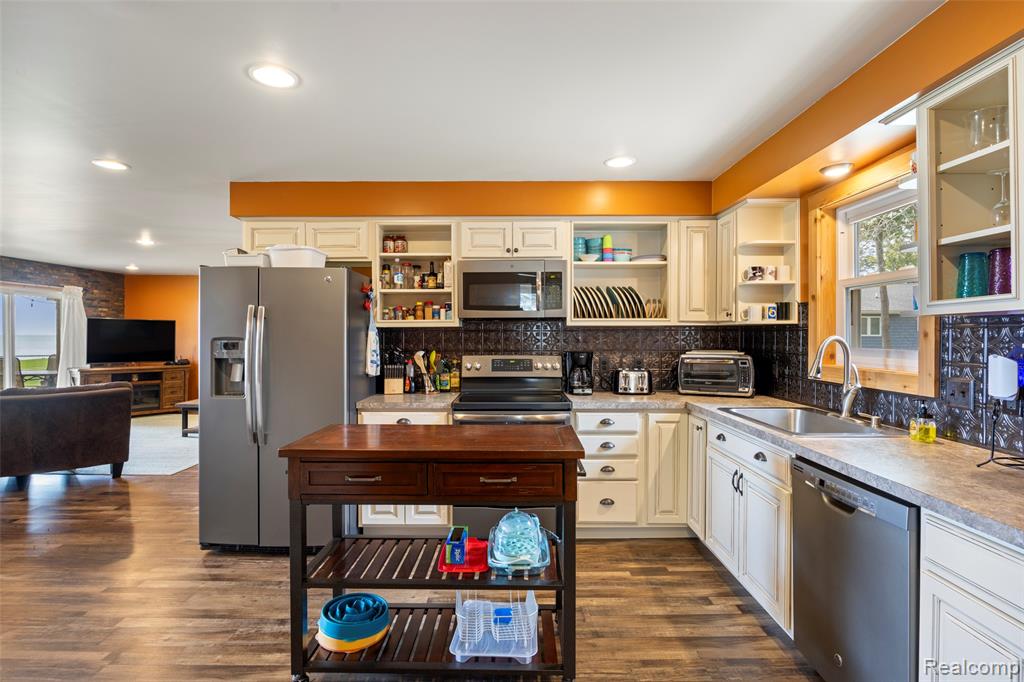 8171 Lakeshore Road Lexington, MI 48450 - Photo 16 of 45