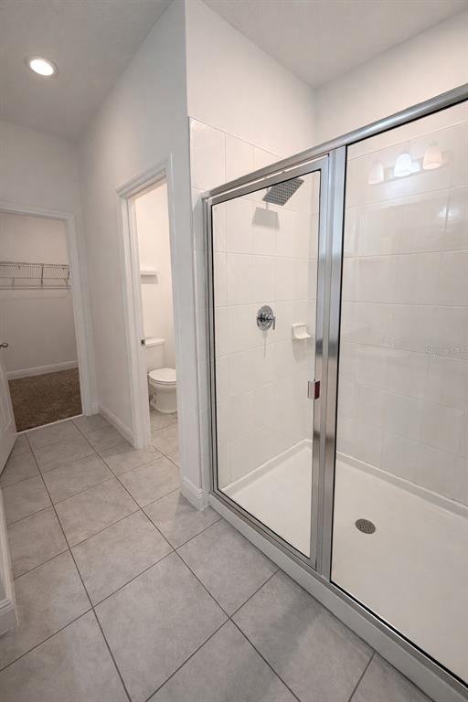 2237 Shadowland Loop Winter Park, FL 32792 - Photo 11 of 20 a bathroom with a glass shower door